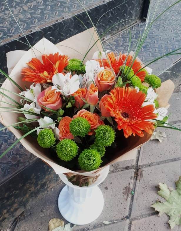 Букет цветов из: Герберы, Хризантемы, Альстромерии и Розы в Чернолесском