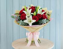 Букет цветов из:  Лилии и Розы в Чернолесском