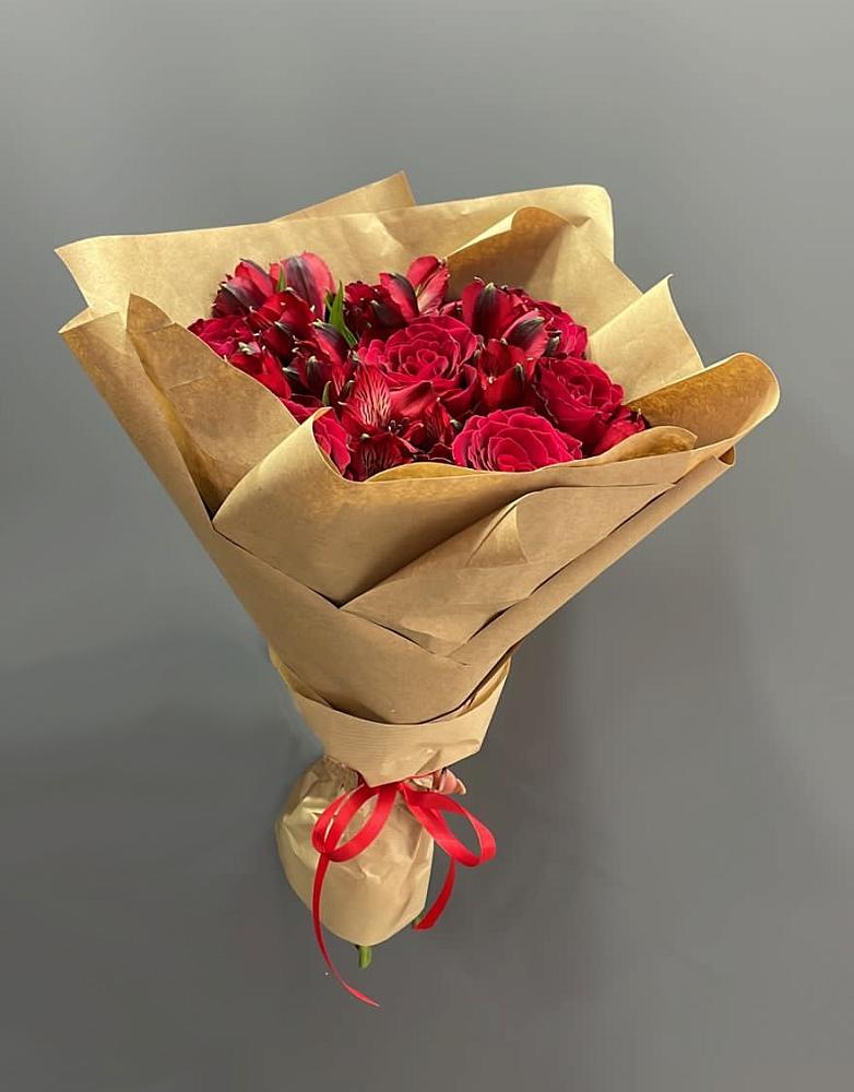 Букет цветов из: Альстромерии и Розы в Чернолесском