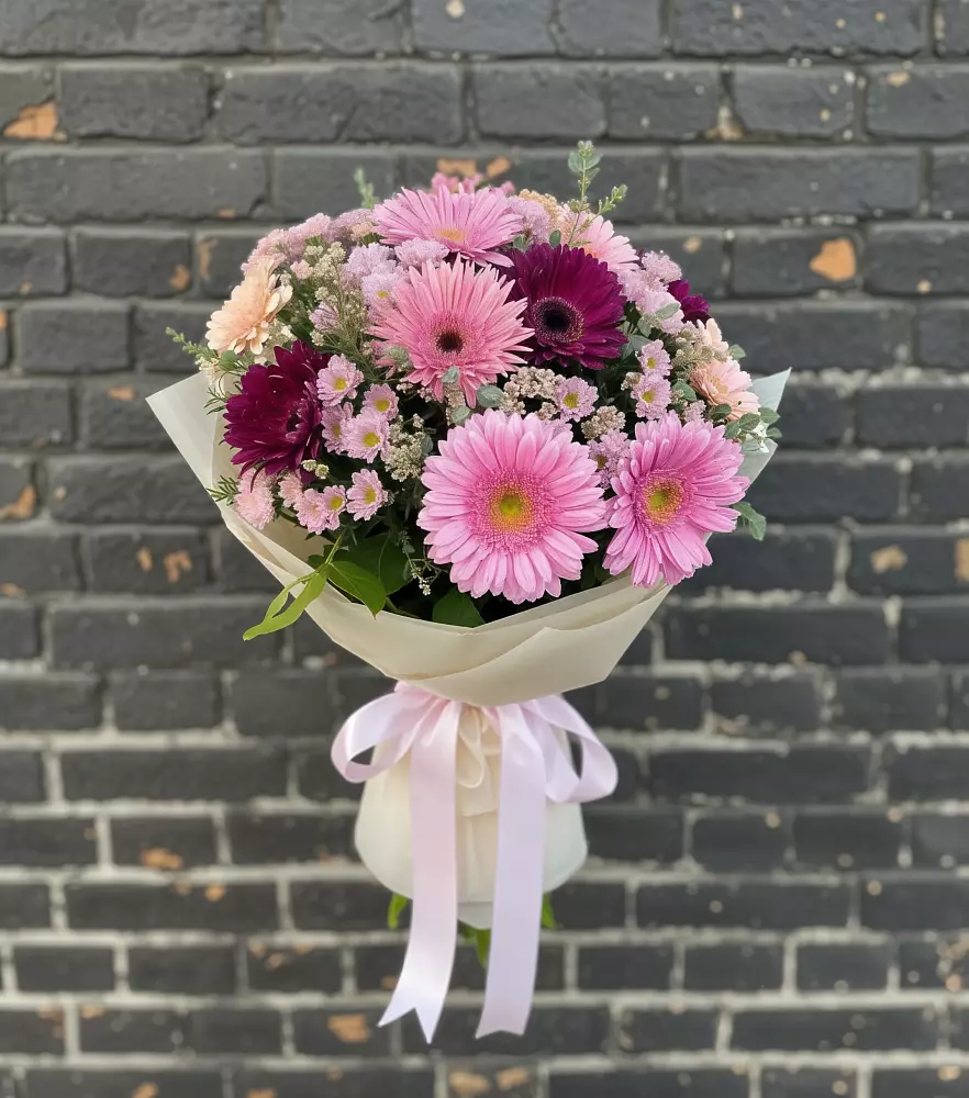Букет цветов из: Герберы и Хризантемы в Чернолесском