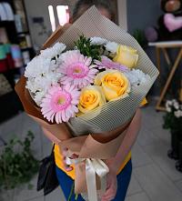 Букет цветов из:  Герберы, Розы и Хризантемы в Чернолесском