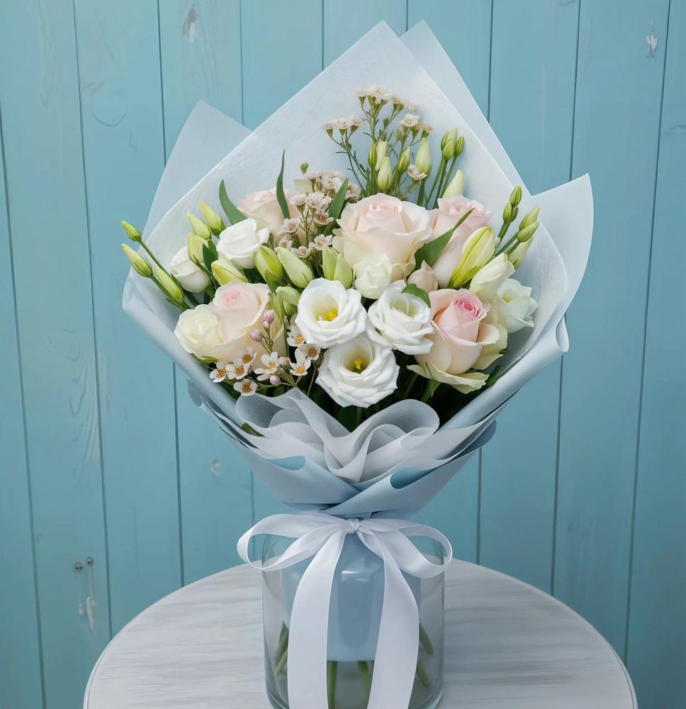 Букет цветов из: Розы и Лизиантусы в Чернолесском