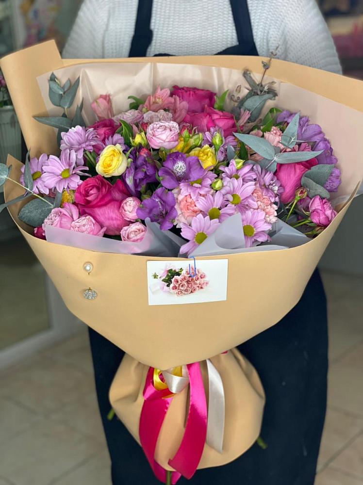 Букет цветов из: Хризантемы, Гвоздики и Альстромерии в Чернолесском