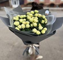 Букет Белые кустовые розы Солинеро в Чернолесском
