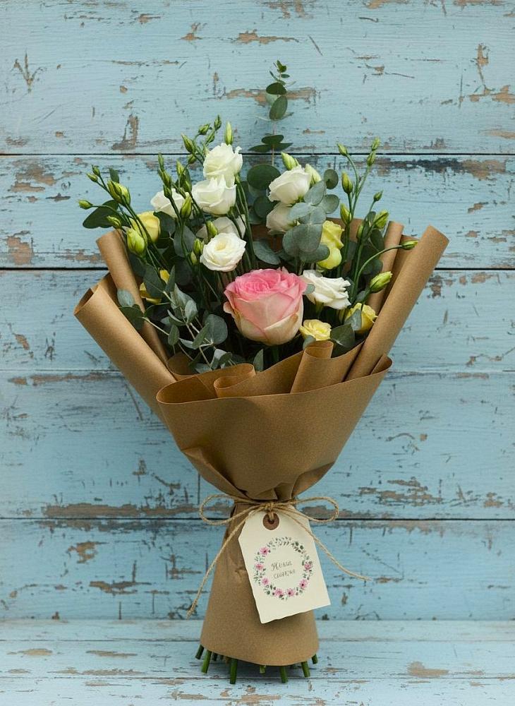 Букет цветов из: Розы и Лизиантусы в Чернолесском