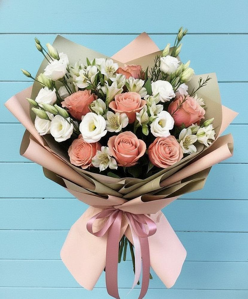 Букет цветов из: Розы, Альстромерии и Лизиантусы в Чернолесском