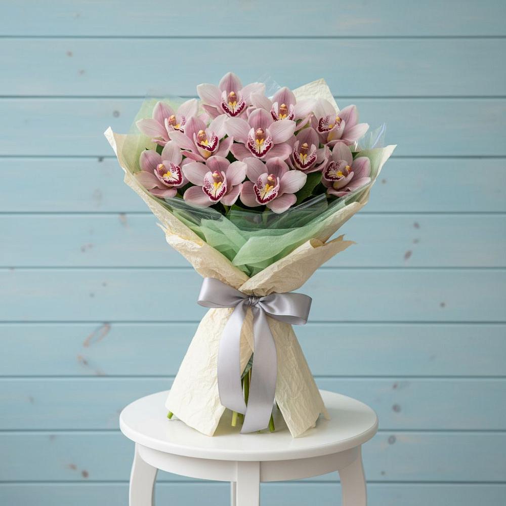 Букет цветов из: Орхидеи и Розы в Чернолесском