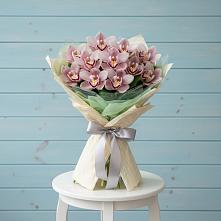 Букет цветов из:  Орхидеи и Розы #REPLACE_PRED# Чернолесском