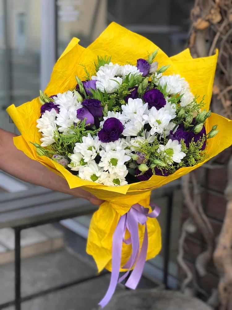 Букет цветов из: Ирисы, Хризантемы и Ромашки в Чернолесском