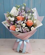 Букет цветов из:  Лизиантусы, Розы, Альстромерии и Гипсофила в Чернолесском