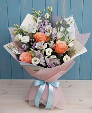 Букет цветов из:  Лизиантусы, Розы, Альстромерии и Гипсофила в Чернолесском