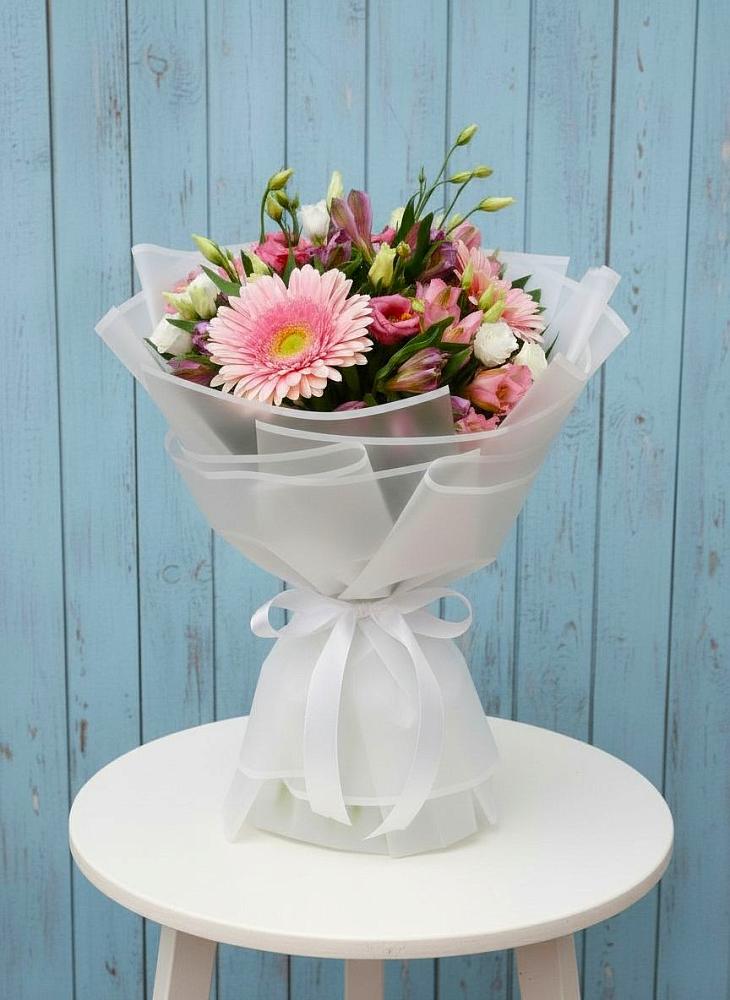 Букет цветов из: Герберы, Альстромерии и Лизиантусы в Чернолесском