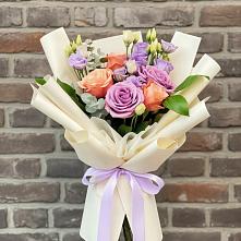 Букет цветов из:  Лизиантусы и Розы в Чернолесском