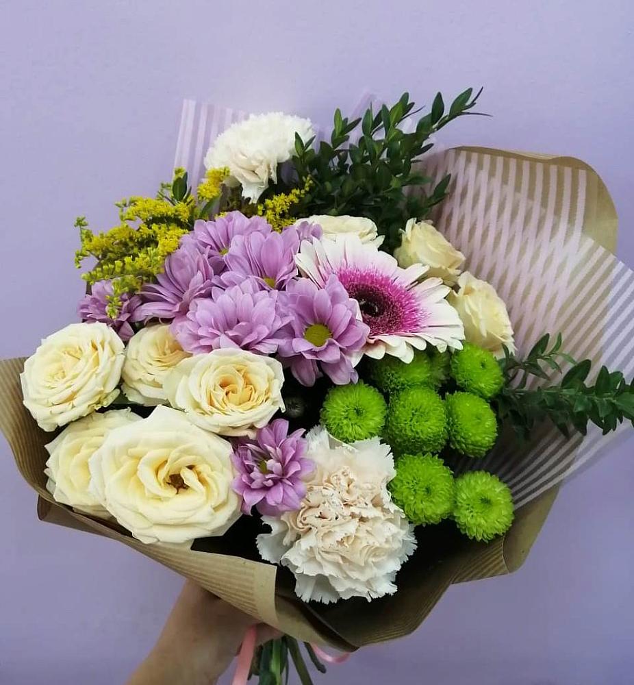 Букет цветов из: Хризантемы, Розы, Гвоздики и Герберы в Чернолесском