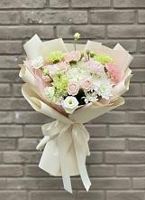 Букет цветов из:  Гвоздики, Розы, Лизиантусы и Хризантемы #REPLACE_PRED# Чернолесском