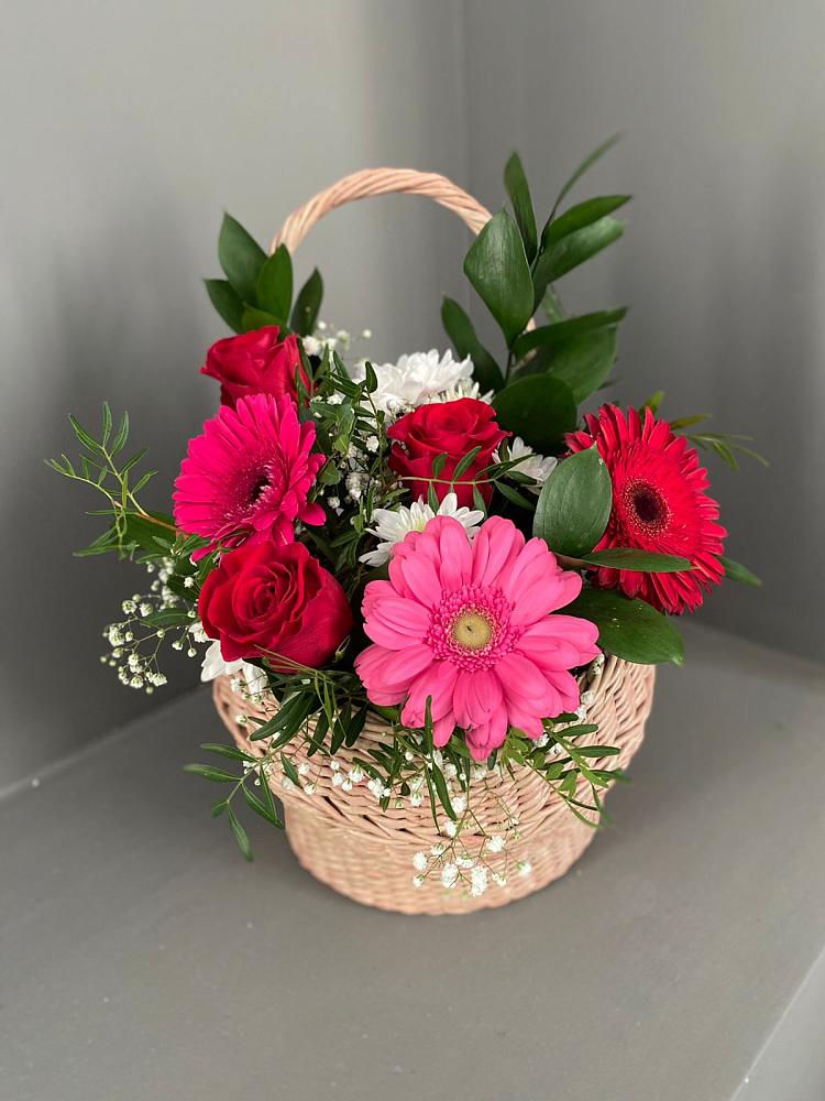 Цветочная композиция из Розы, Хризантемы и Герберы в корзине в Чернолесском
