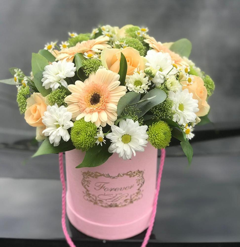 Цветочная композиция из Розы, Герберы и Хризантемы в шляпной коробке в Чернолесском