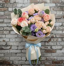 Букет цветов из:  Розы, Лизиантусы и Гвоздики в Чернолесском