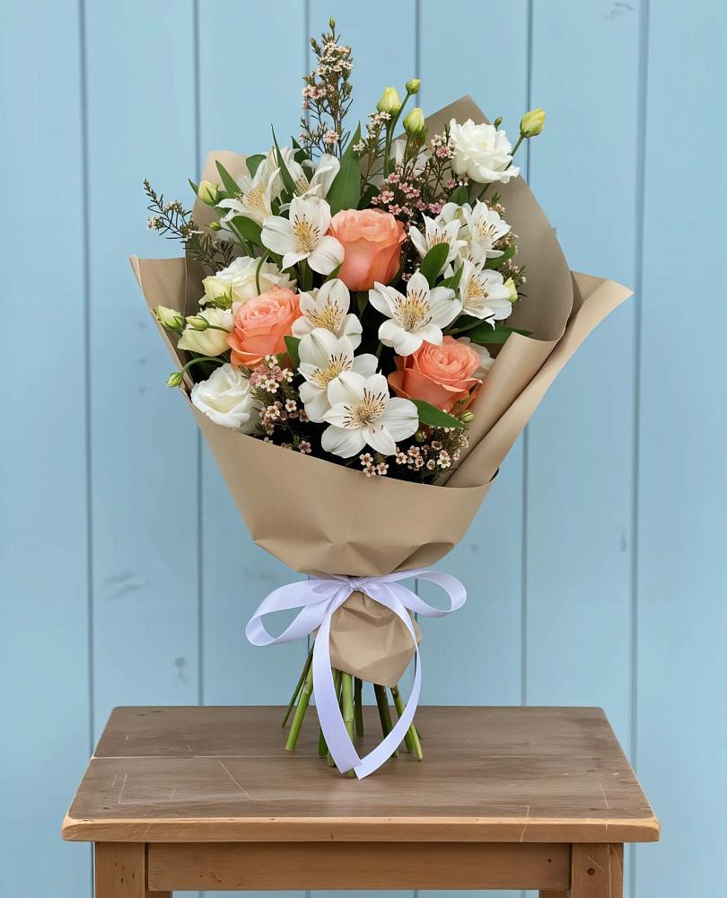 Букет цветов из: Альстромерии, Лизиантусы, Розы и Хризантемы в Чернолесском