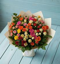 Букет Микс из разноцветных кустовых роз в Чернолесском